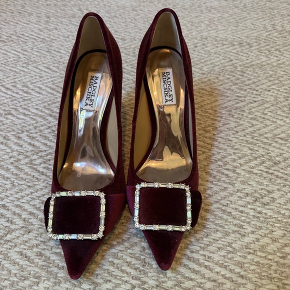 BADGLEY MISCHKA Cher Crystal Embellished Velvet Burgundy Pumps | Size 8.5 - Picture 2 of 5
